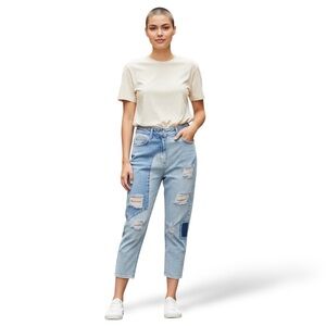 Monday patch distressed capris size 27